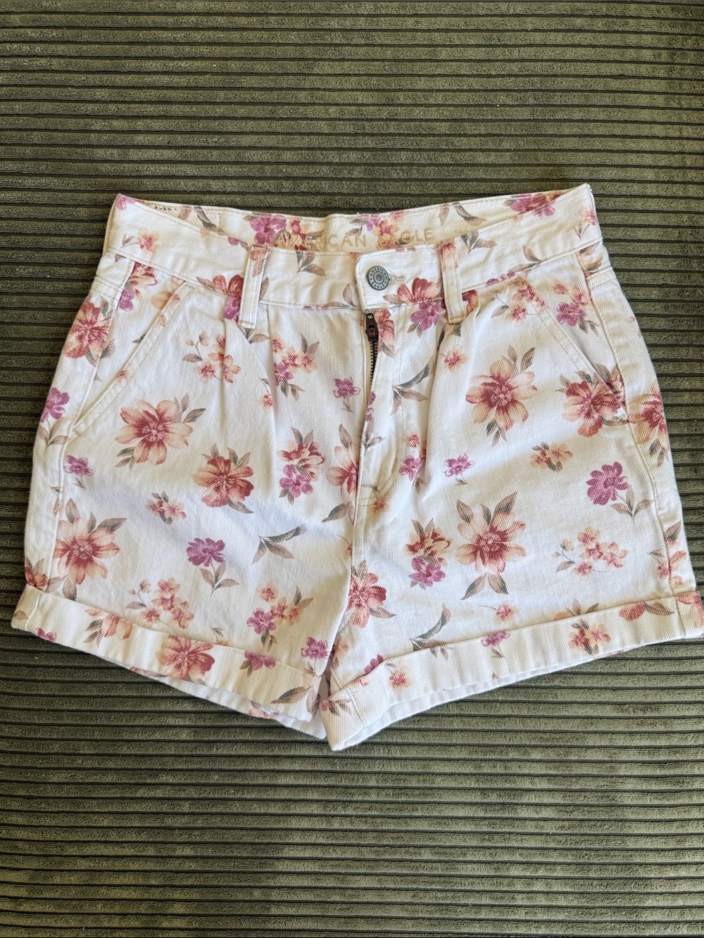 American Eagle white floral jean shorts size 2